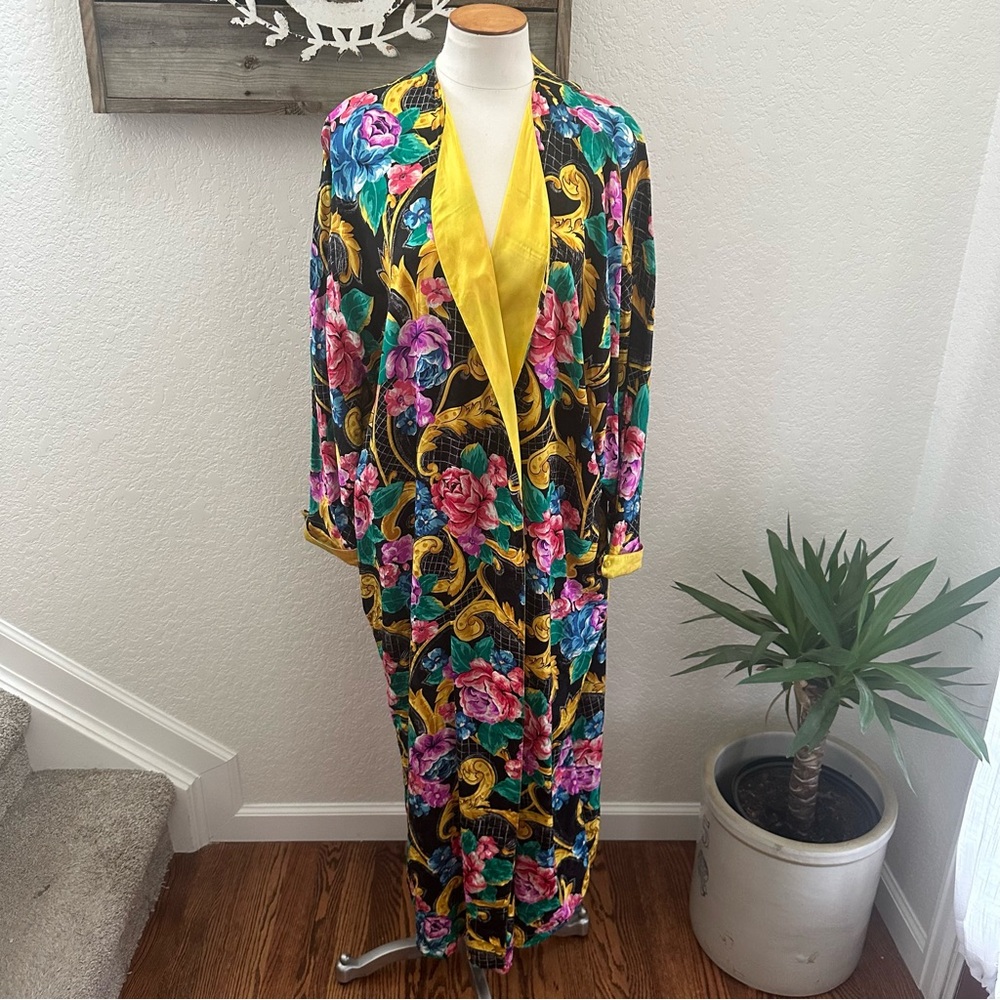 VTG Victorias‎ Secret 100% silk Floral Robe with Yellow Collar OS FLAW